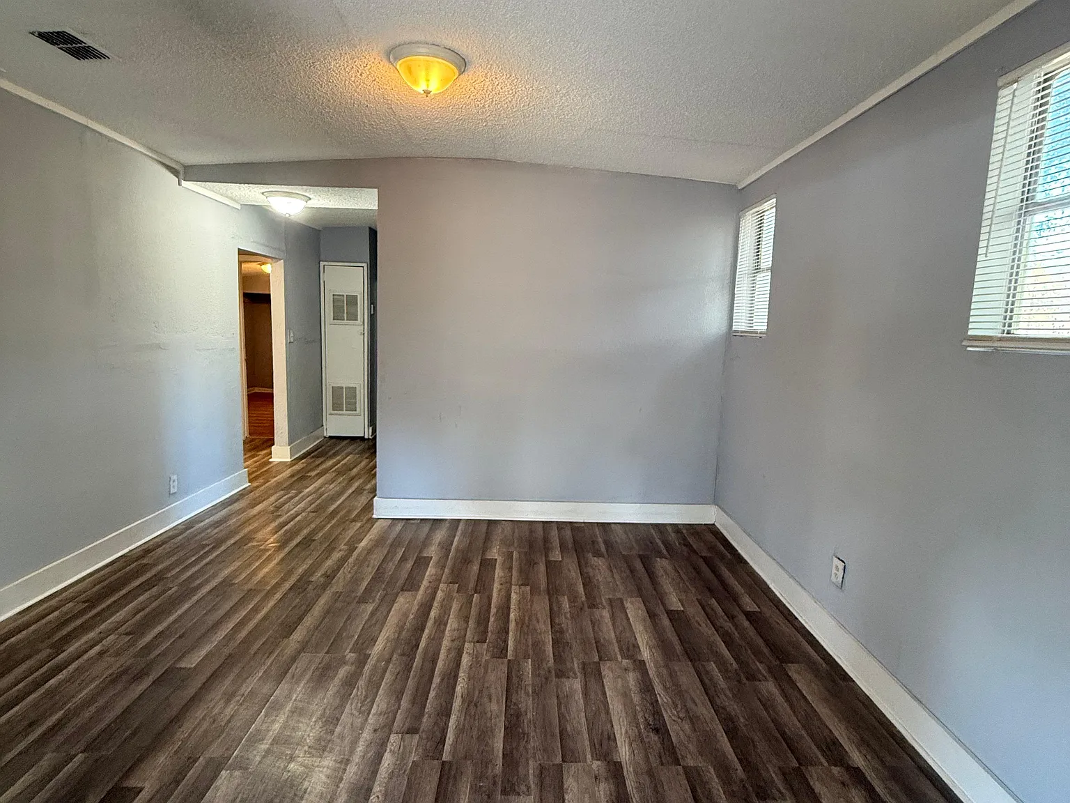 3 bed, 872 sqft, $1,000 — Photo 3