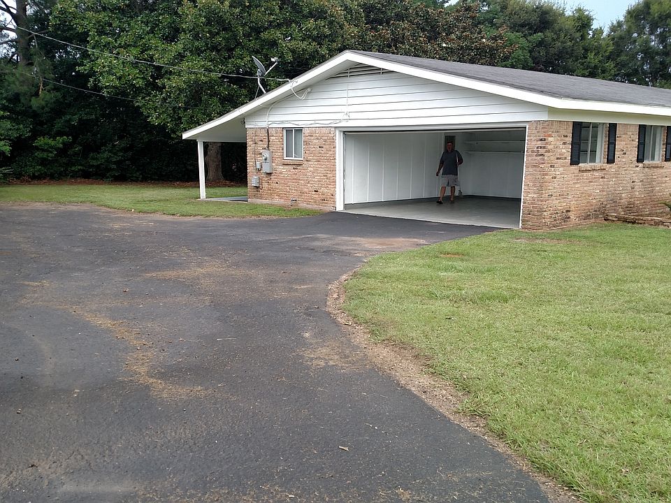Two car garage with garage d