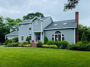 4 Vineyard Ln, Dartmouth, MA 02748