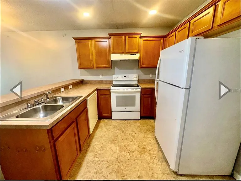 533 Cresting Oak Cir #79 — Photo 3