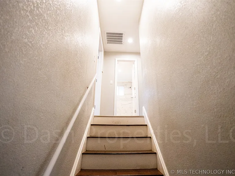 821 S Quaker Ave — Photo 43