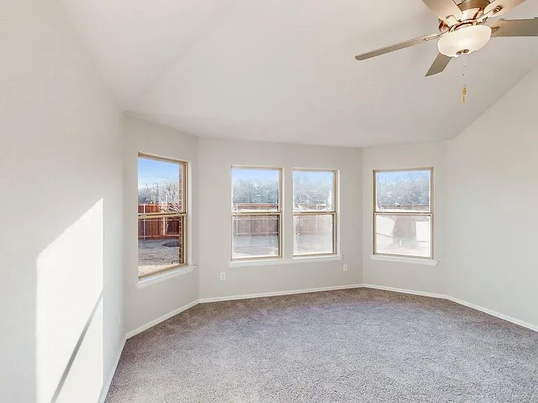 2700 Rambling Rd — Photo 3