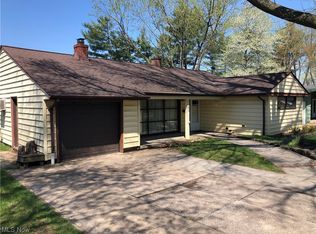 6432 Nelwood Rd, Parma Heights, OH 44130