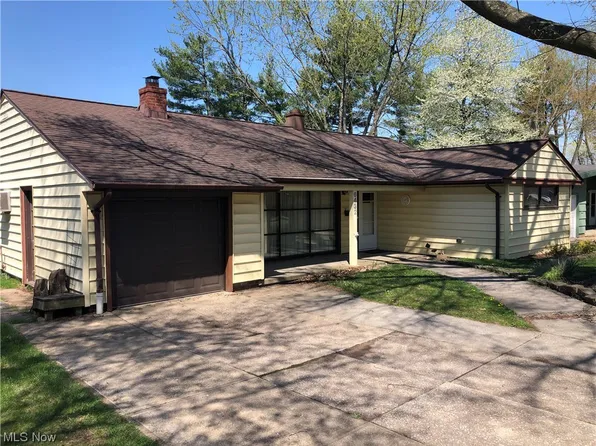 6432 Nelwood Rd, Parma Heights, OH 44130