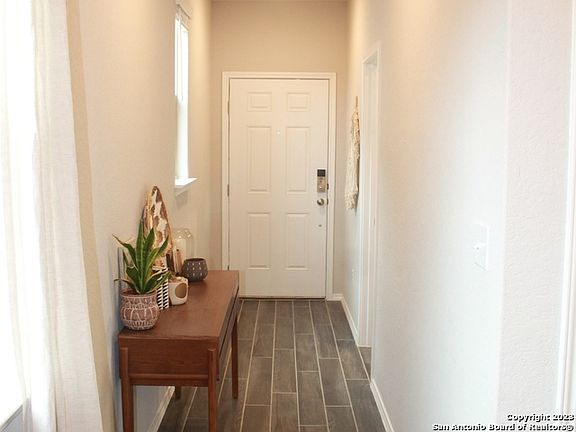 5th image of 122 Oak Canopy Ct