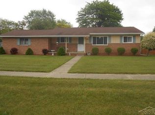 2586 Meadowdale Dr, Saginaw, MI