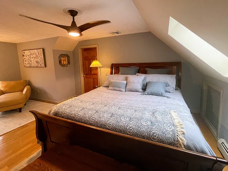 Master BR w/King Bed, Large Walk-in closet, 2 loungers
