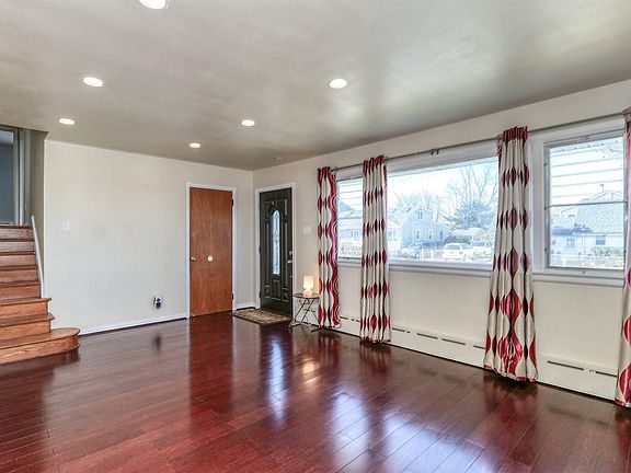 3rd image of 673 N Dover Ave