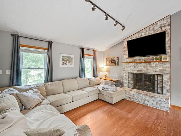3rd image of 103 Cambridge Dr
