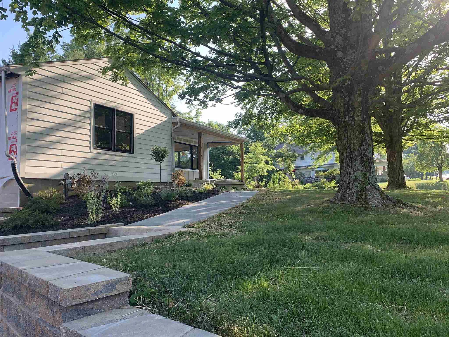 1704 E Maxwell Ln photo 1