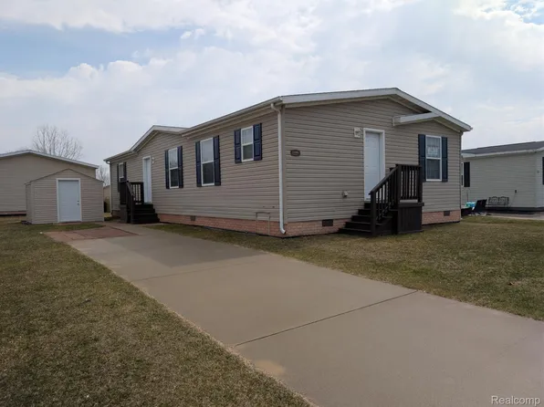 11033 Quail Run Ct, South Lyon, MI 48178