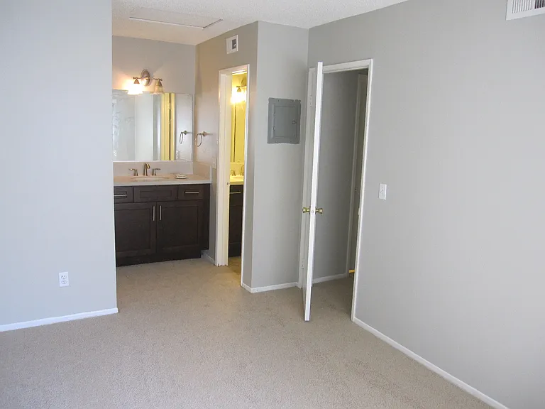 1561 E Fairfield Ct #3 — Photo 3