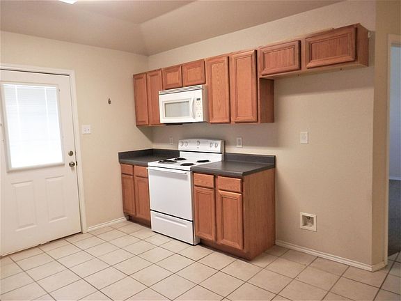5th image of 1031 Helen Dr #A