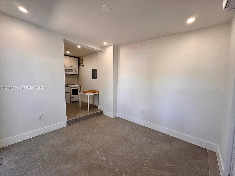 2952 SW 27th Ter #REAR