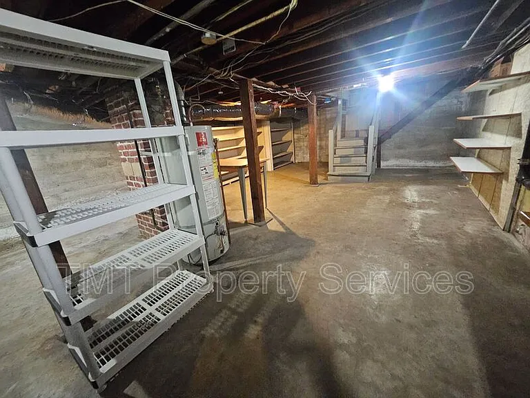 1214 N Pershing Ave — Photo 50