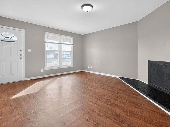 2nd image of 212 E Alcott Rd