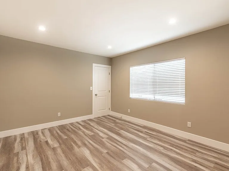 6633 Costello Ave — Photo 10