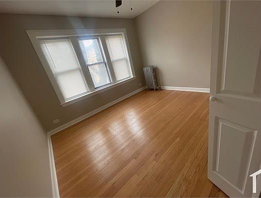 3rd image of 6926 S Oglesby Ave #2622