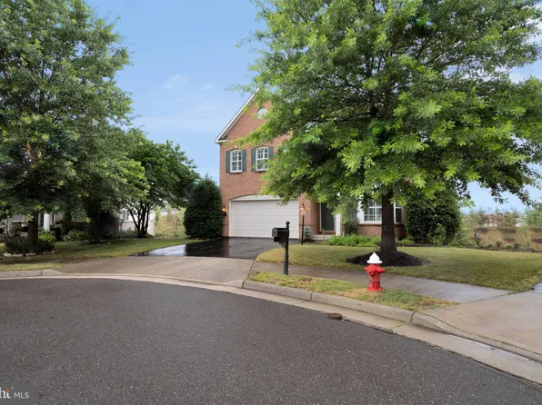 22783 Oakgrove Rd, Sterling, VA 20166