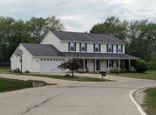 8861 S Elizabeth Dr, Oak Creek, WI 53154