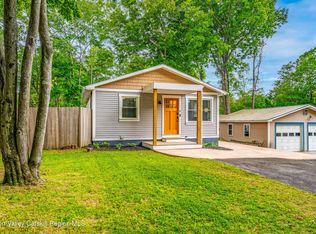 8 Cove St, Niverville, NY 12130