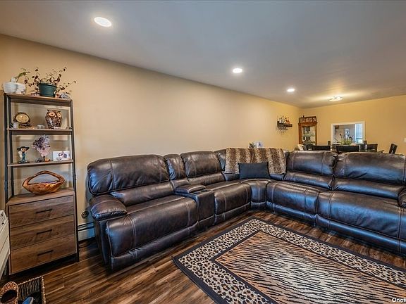 3rd image of 18 Glen Hollow Dr APT F4