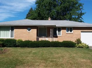 44 Redwood Ter, Williamsville, NY 14221