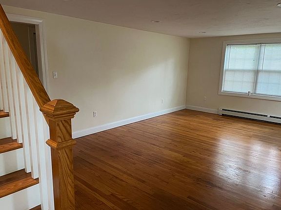 4th image of 76 Pine Ave