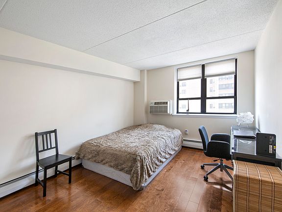 4th image of 301 Cathedral Pkwy APT 5K