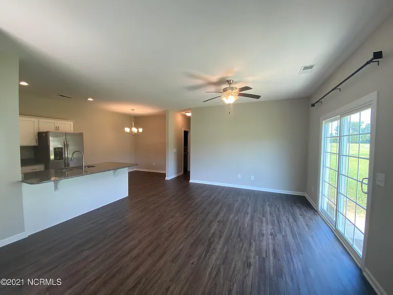 2064 Briarwood Dr — Photo 2
