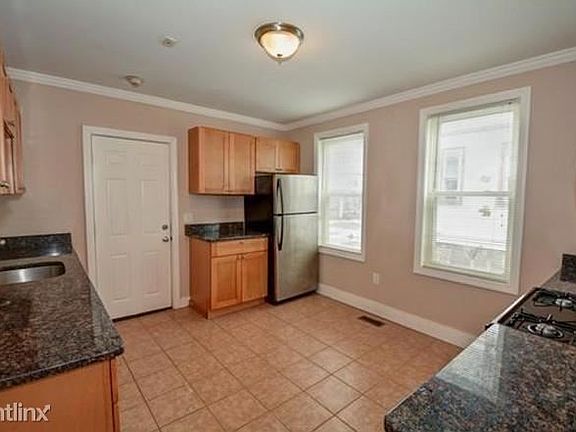 4th image of 72 Thornton St #1