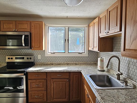 3rd image of 157 Farnham Road