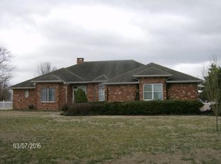2008 Beau Dr, Carthage, MO 64836