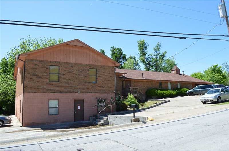 1st image of 115 S Willow Ave