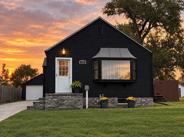 715 E 3rd St, Russell, KS 67665