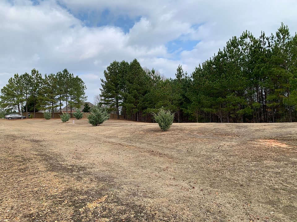 2nd image of Lakes Dr S