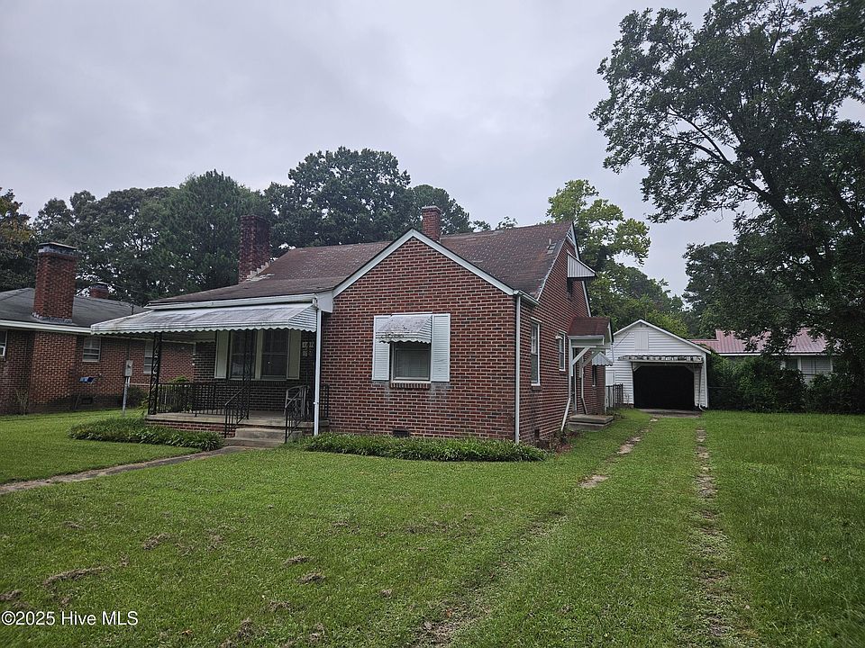 2nd image of 1211 E Holly Street