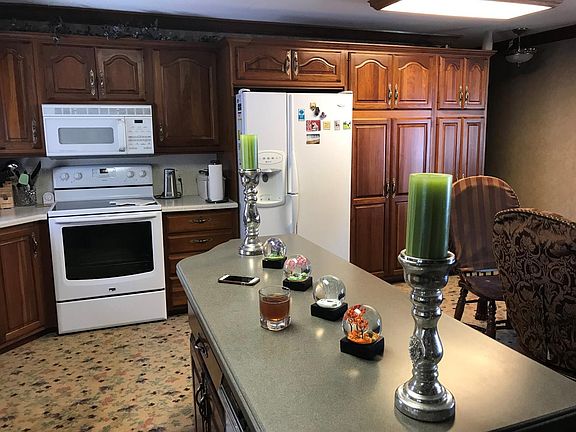 5th image of 401 Pembroke Ln