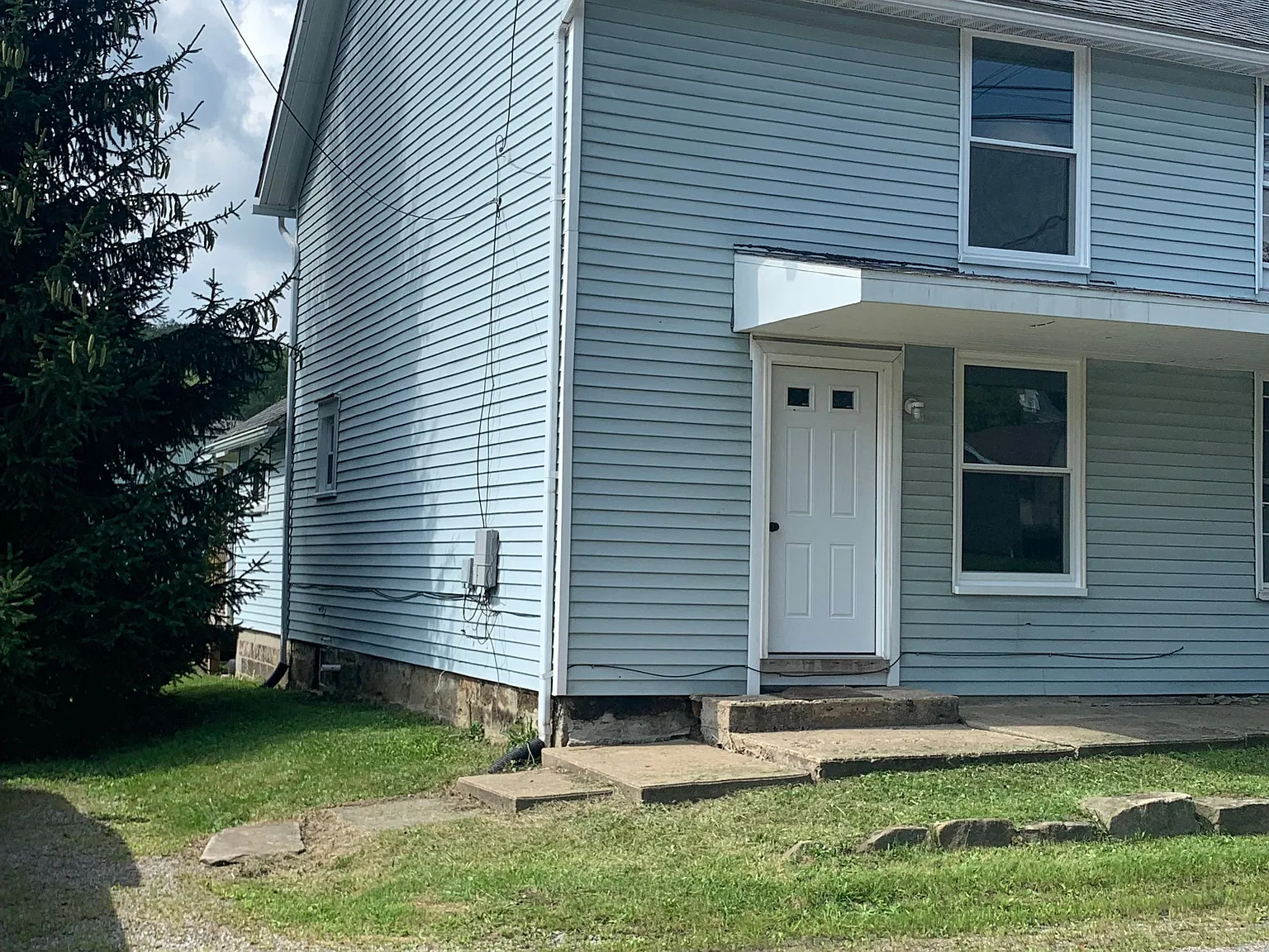 2 bed, 1.0 bath, 1200 sqft, $900 — Photo 1