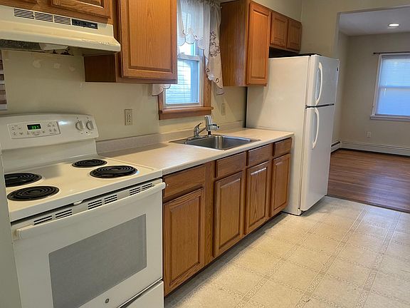 2nd image of 217 Goldenrod Ave