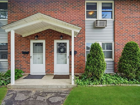 2nd image of 103 Manor Ct