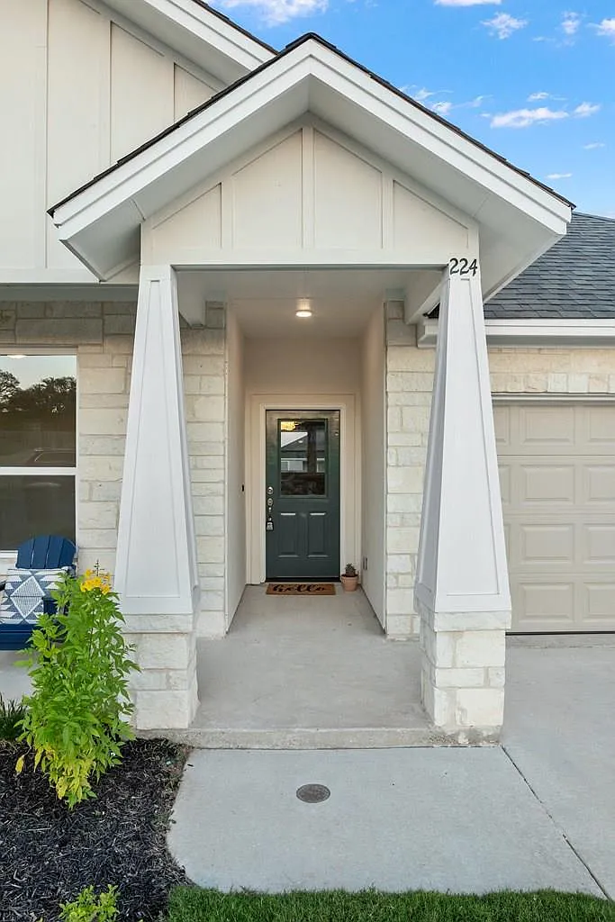 3 bed, 1566 sqft, $2,850 — Photo 2