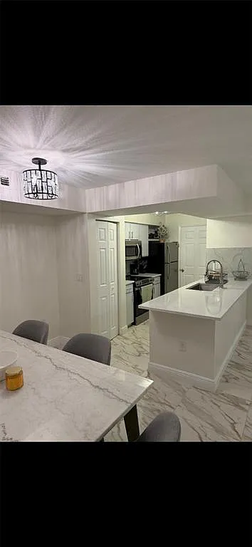2 bed, 2.0 bath, 938 sqft, $1,700 — Photo 4