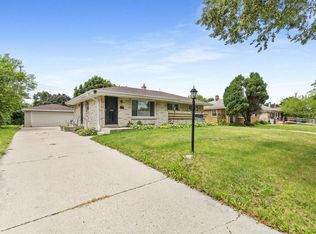 5737 N 80th St, Milwaukee, WI 53218