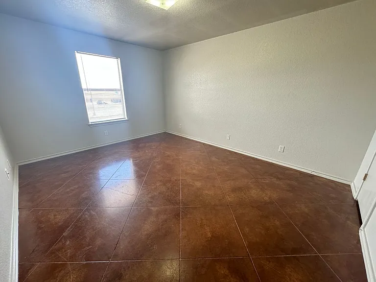 411 E Central TX Expwy — Photo 16