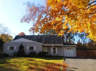 36 Vidoni Dr, Mount Sinai, NY 11766