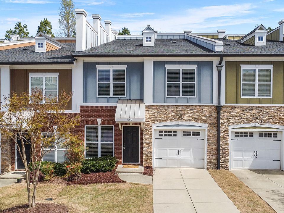 1st image of 842 Queen City Cres