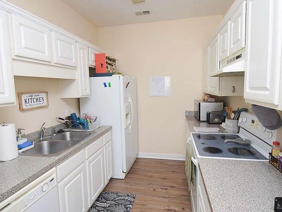 5th image of 142 Westhaven Dr #9-D