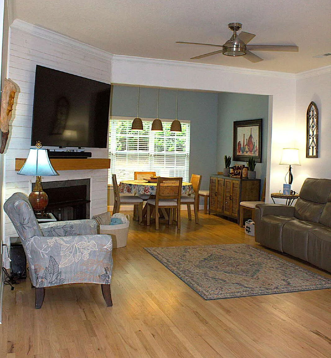 3 bed, 3.0 bath, 2023 sqft, $2,600 — Photo 3