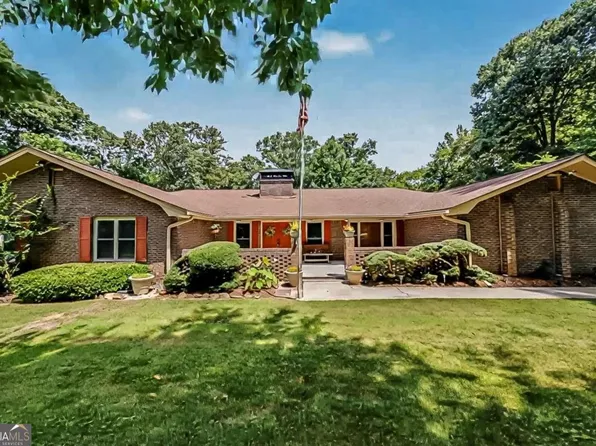 124 Shadow Lake Dr SW, Lilburn, GA 30047